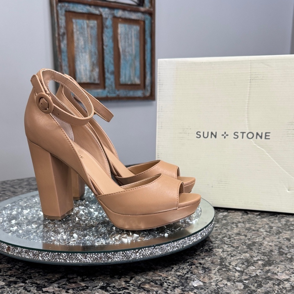 Sun + Stone Reeta nude Women's Beige Ankle Strap platform chunky Heels NEW 9.5